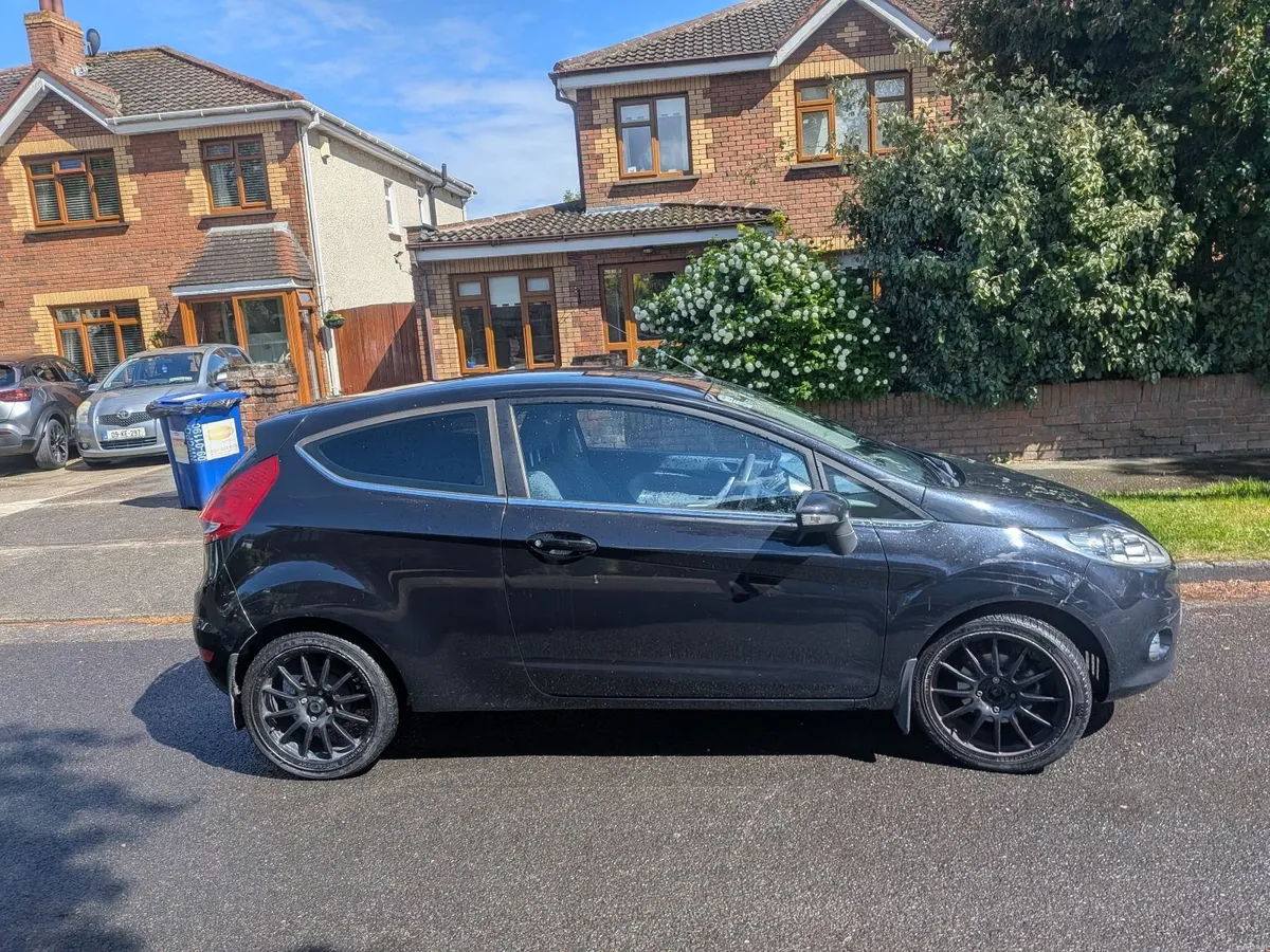Ford Fiesta 2010 - Image 4
