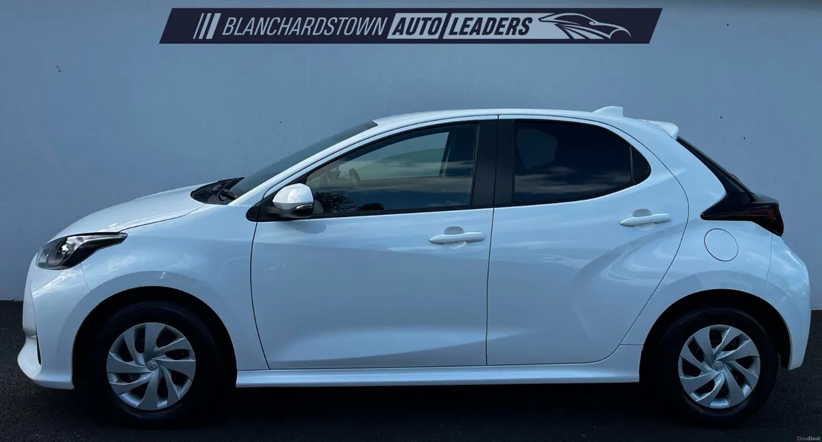 (2022) TOYOTA YARIS 1.5 LUNA HYBRID 116 BHP - Image 2
