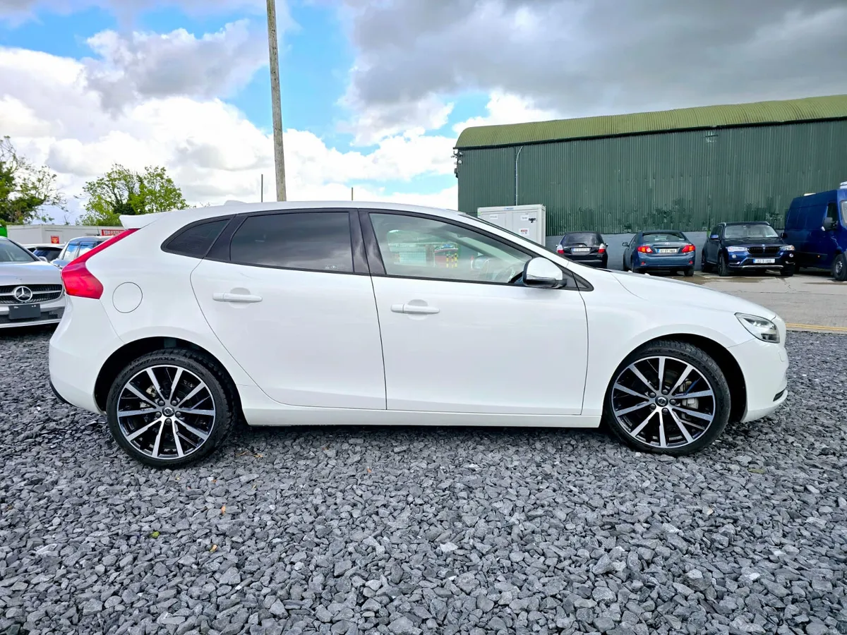 2018 Volvo V40 D4 R-Dynamic Edition–Auto 71,000KM - Image 3