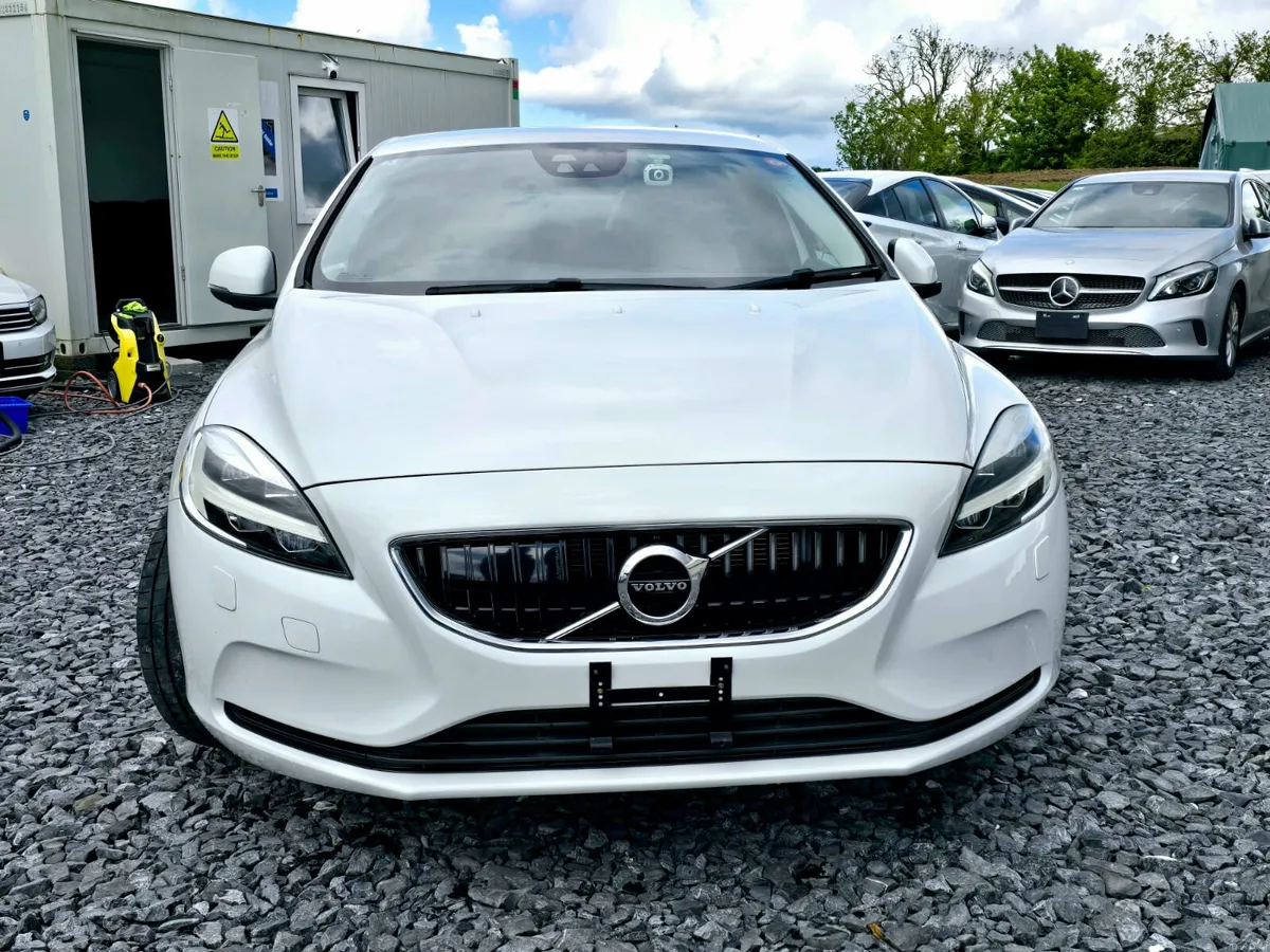 2018 Volvo V40 D4 R-Dynamic Edition–Auto 71,000KM - Image 2