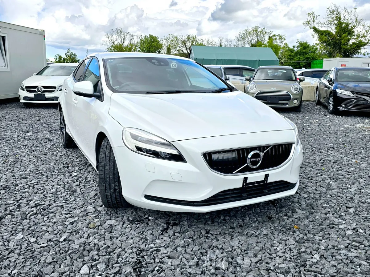 2018 Volvo V40 D4 R-Dynamic Edition–Auto 72,000KM - Image 1