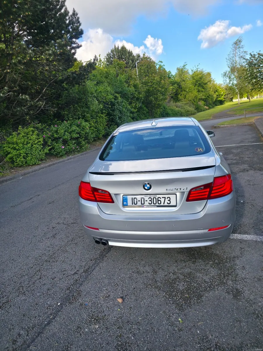 BMW 5-Series 2010 - Image 4