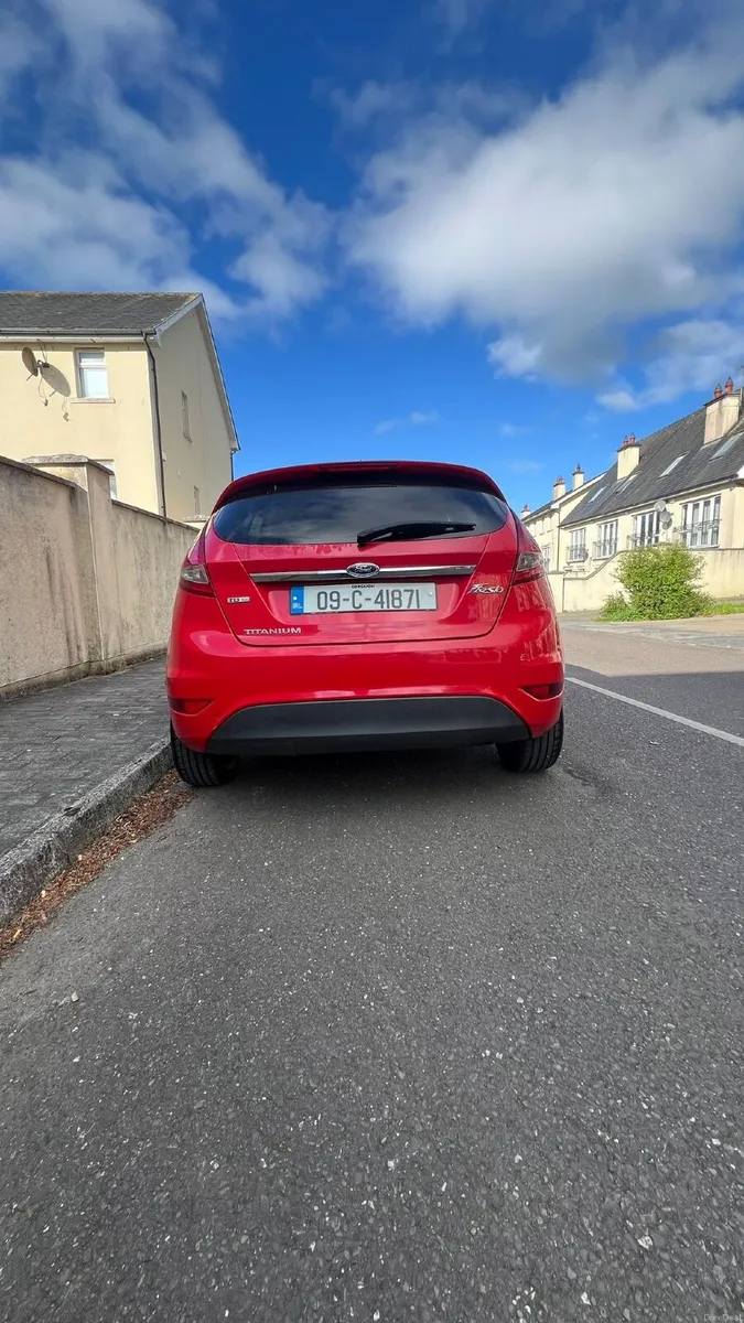 Ford Fiesta 2009 manual - Image 2