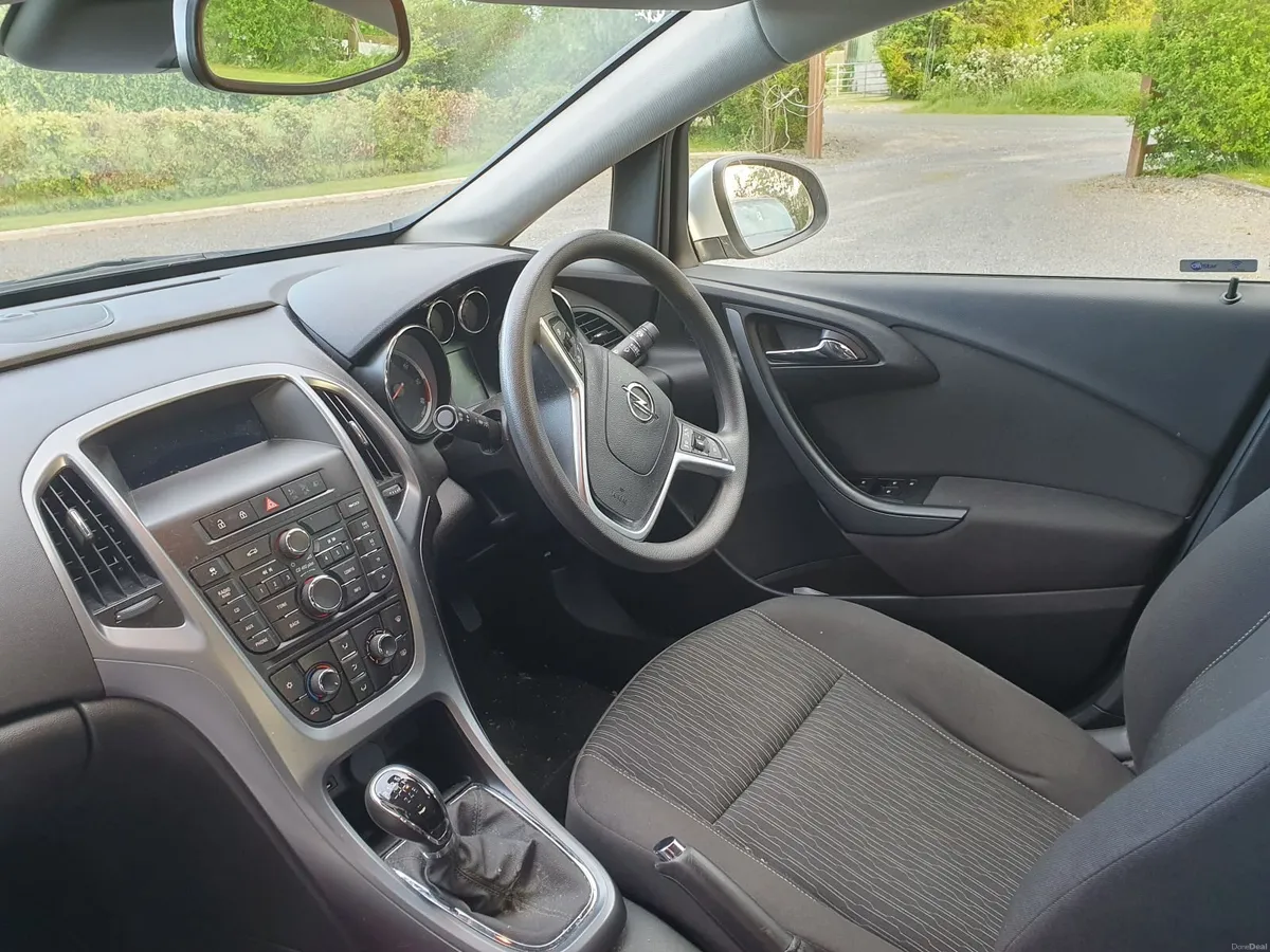 Opel Astra 2017 - Image 2
