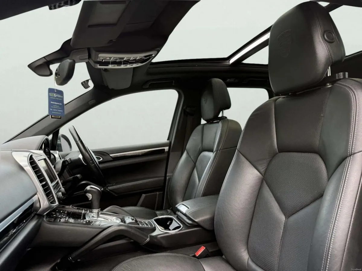 Porsche Cayenne Diesel 4DR Auto - Image 2