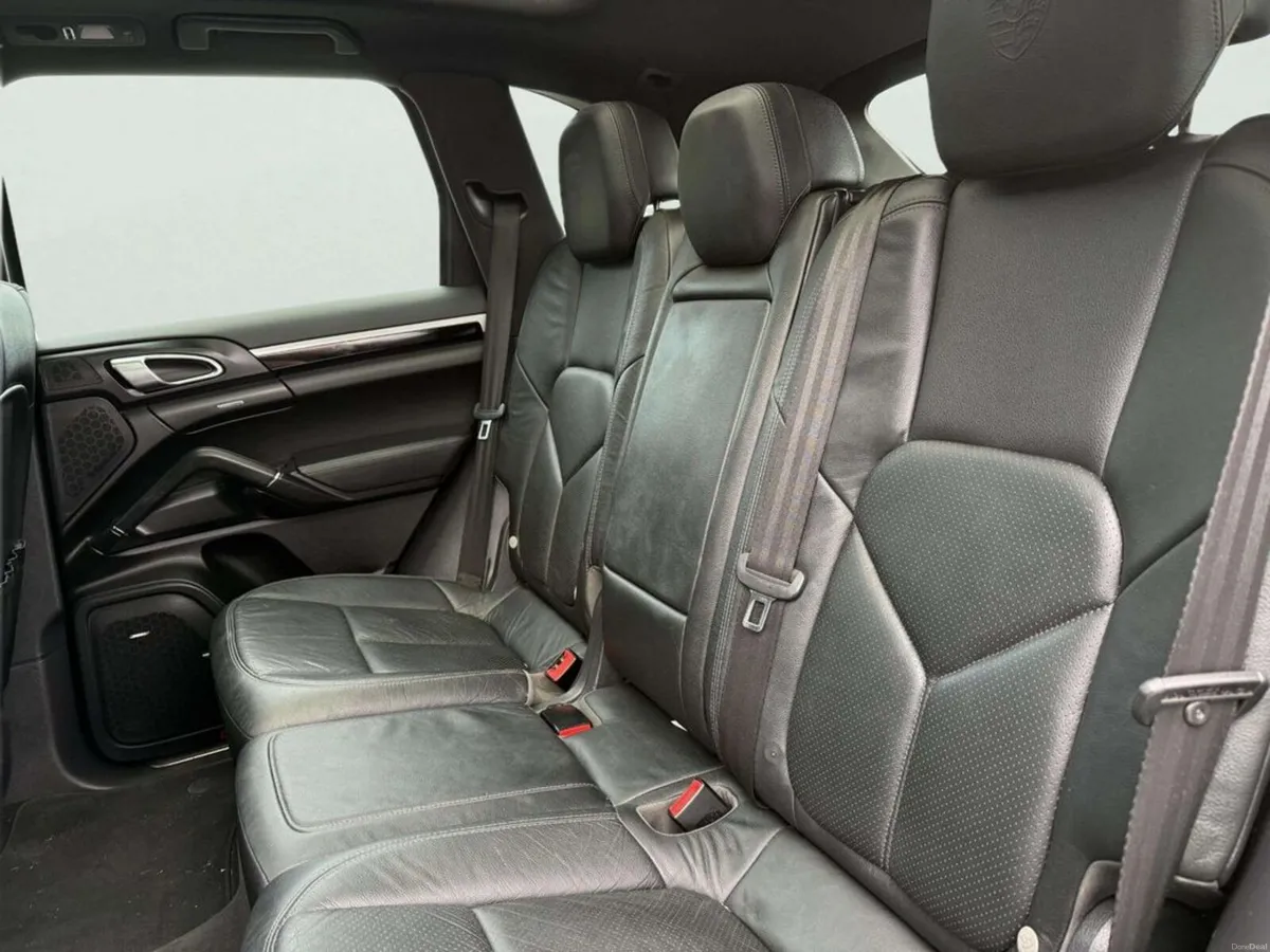 Porsche Cayenne Diesel 4DR Auto - Image 4