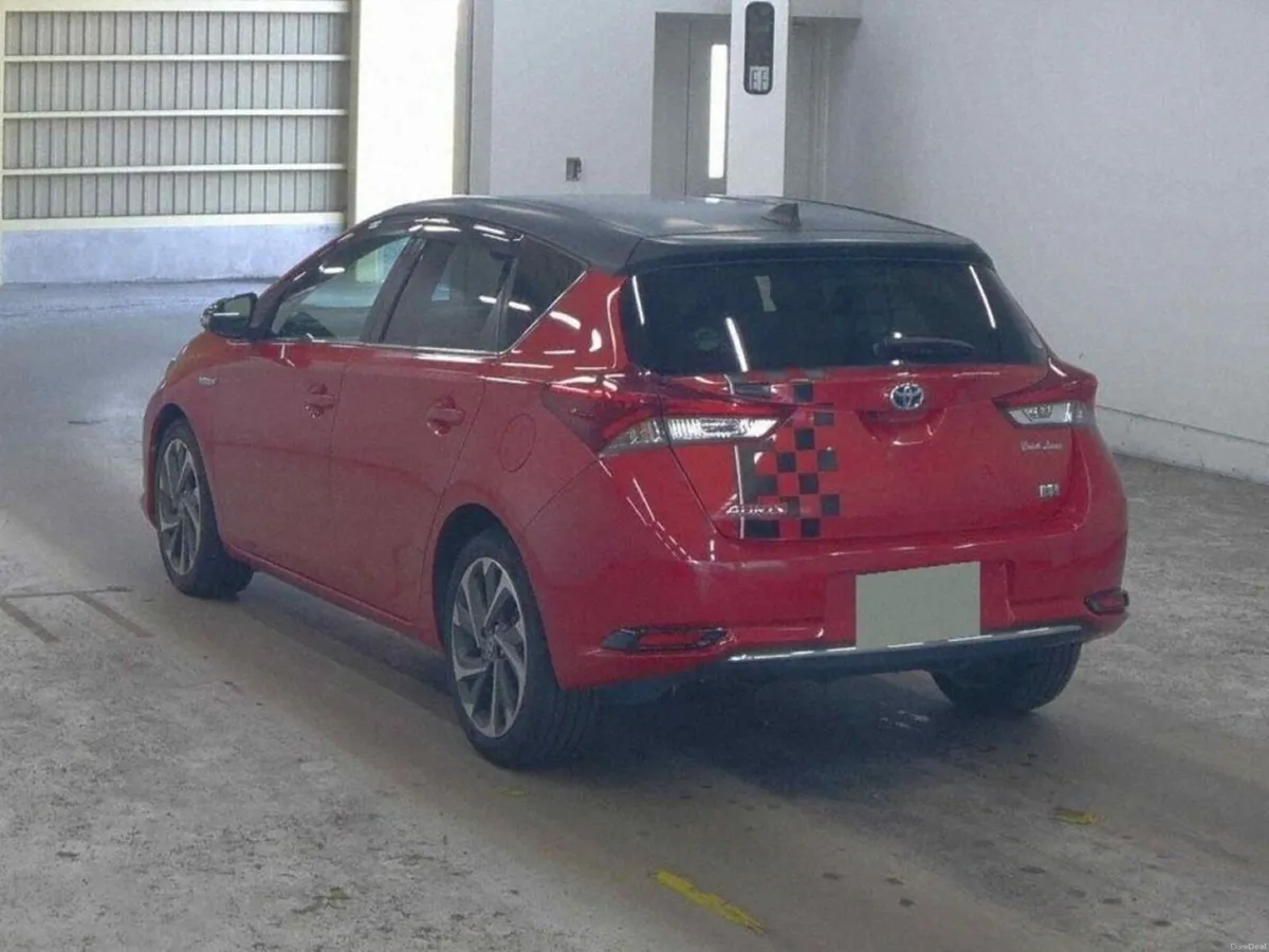 Toyota Auris 1.8 HYBRID - RED/BLACK TWO TONE - 17' - Image 2