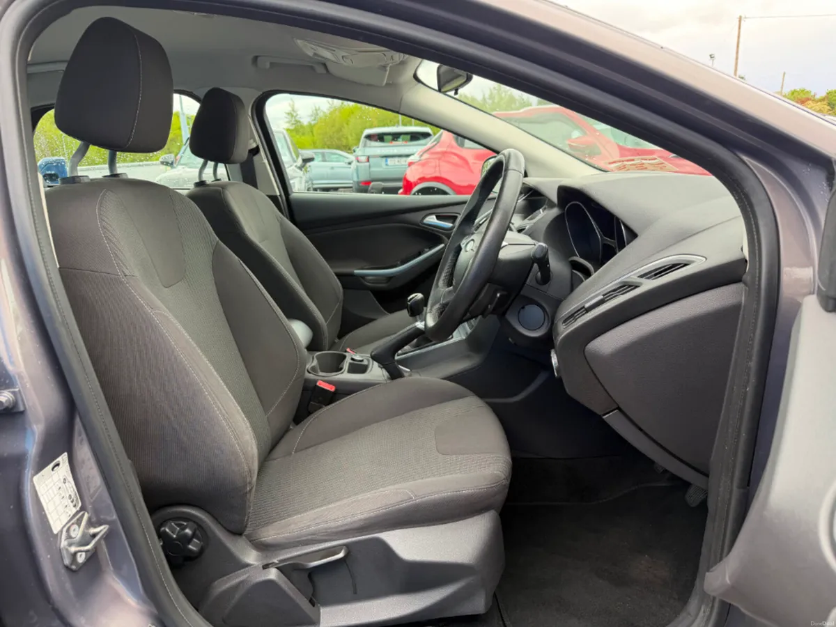 Ford Focus 1.6tdc 115PS Titanium 4DR * BLUETOOTH / - Image 4