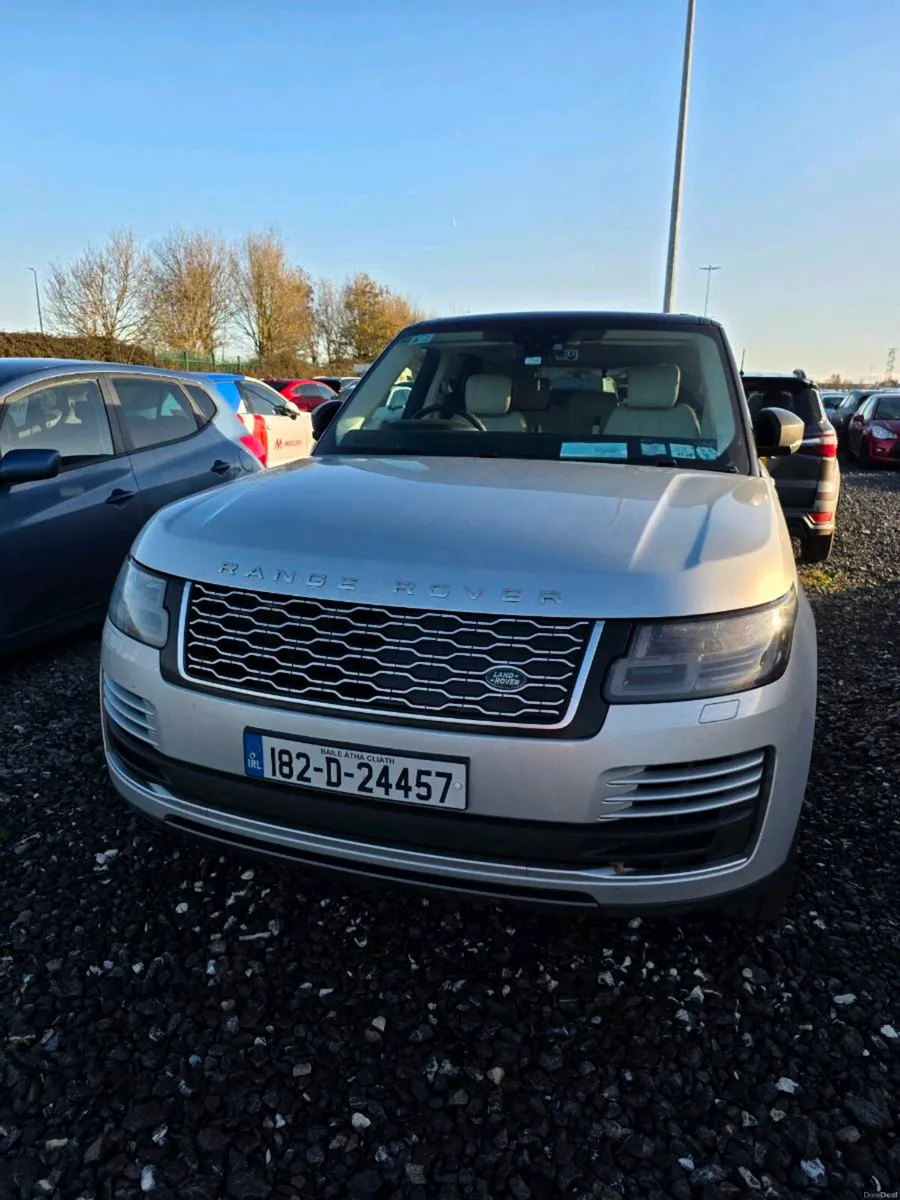 Range Rover Vogue P400e - Image 1