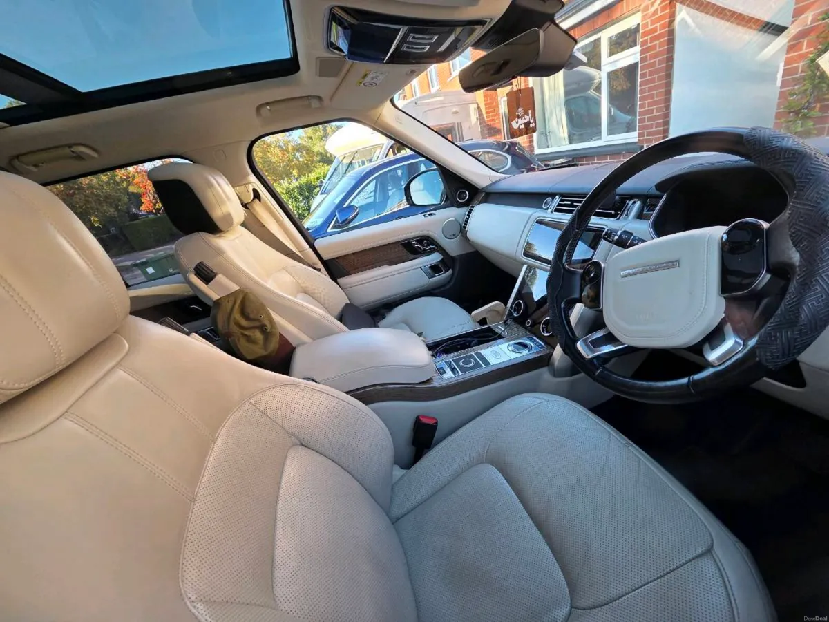 Range Rover Vogue P400e - Image 4