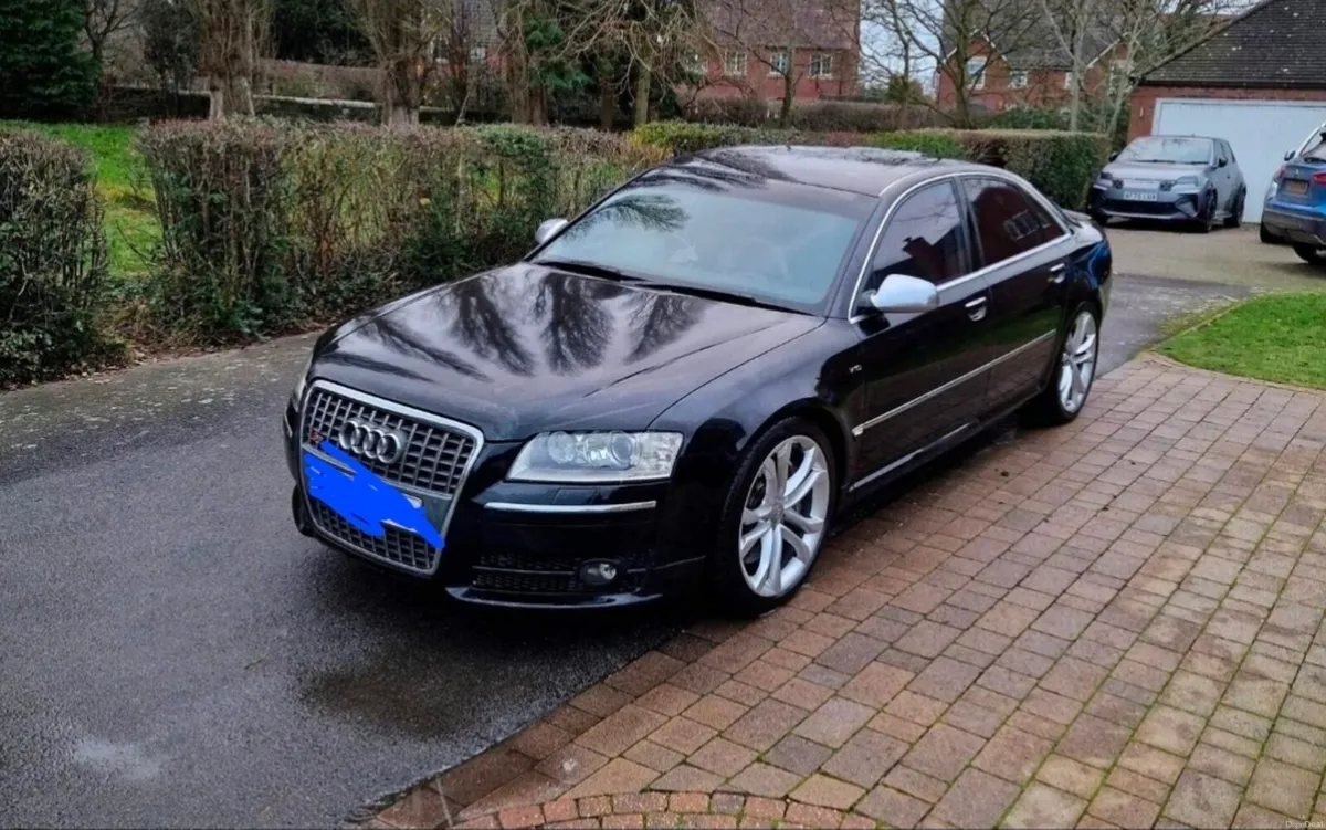 Audi S8 - Image 1