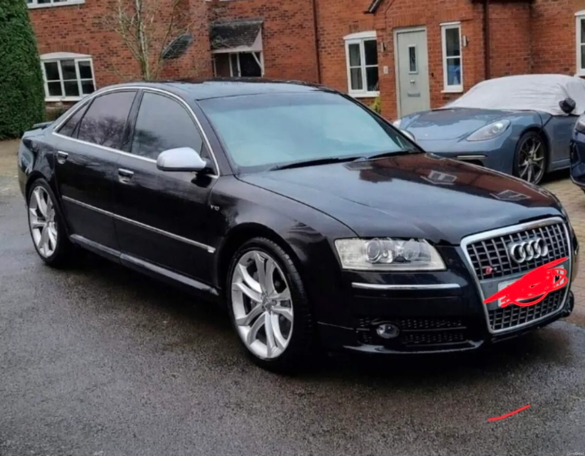 Audi S8 - Image 2