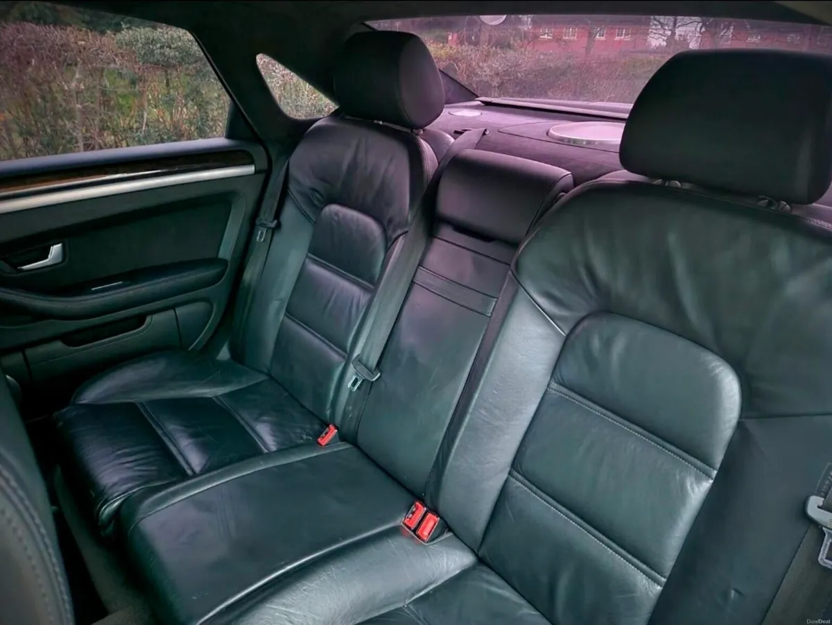 Audi S8 - Image 4