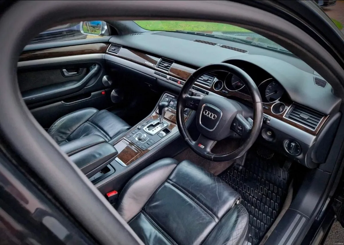 Audi S8 - Image 3