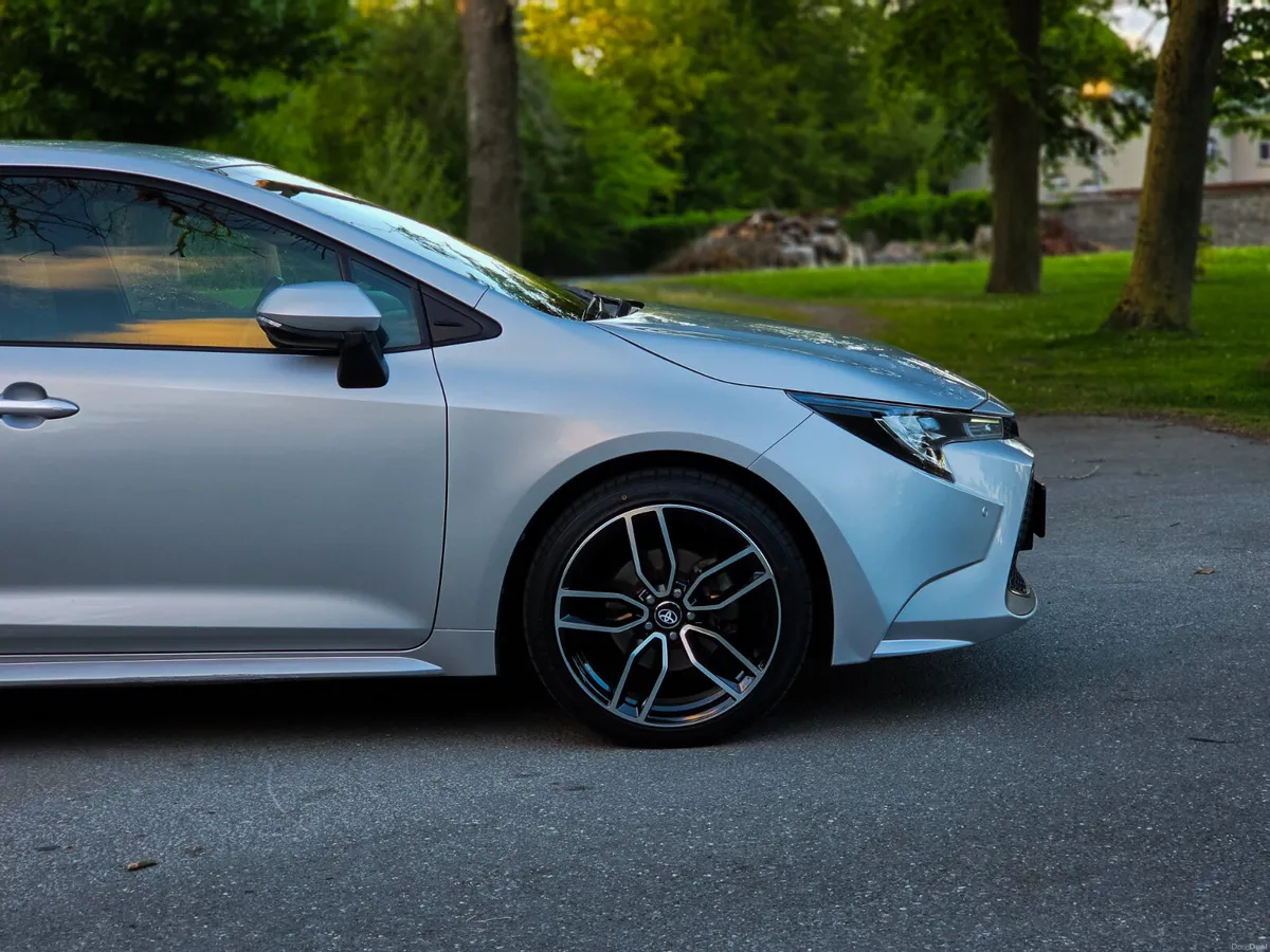 2019 Toyota Corolla Touring 1.8 Petrol Automatic - Image 4