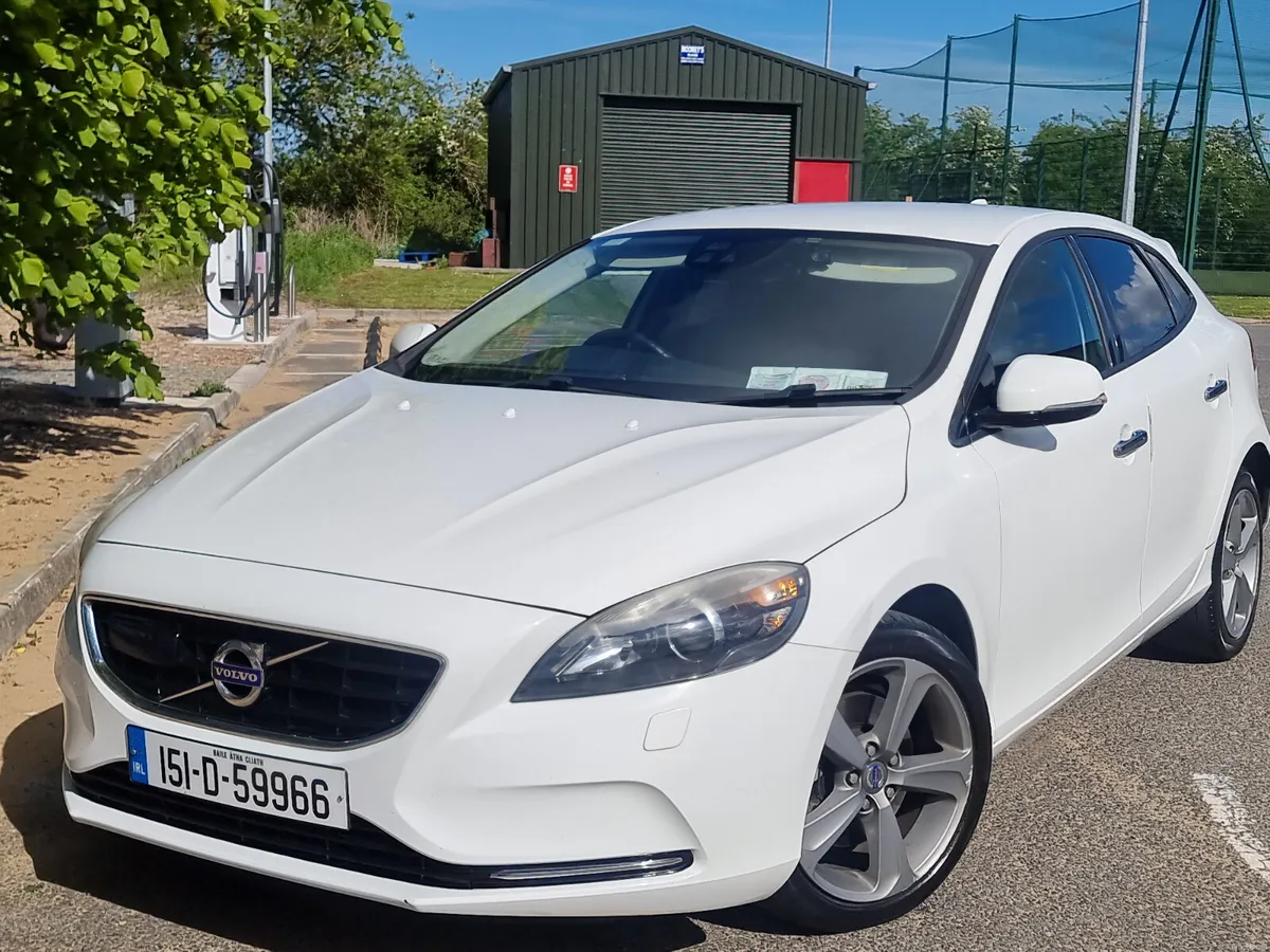 Volvo V40 2015 automatic nct&tax €8990 - Image 4