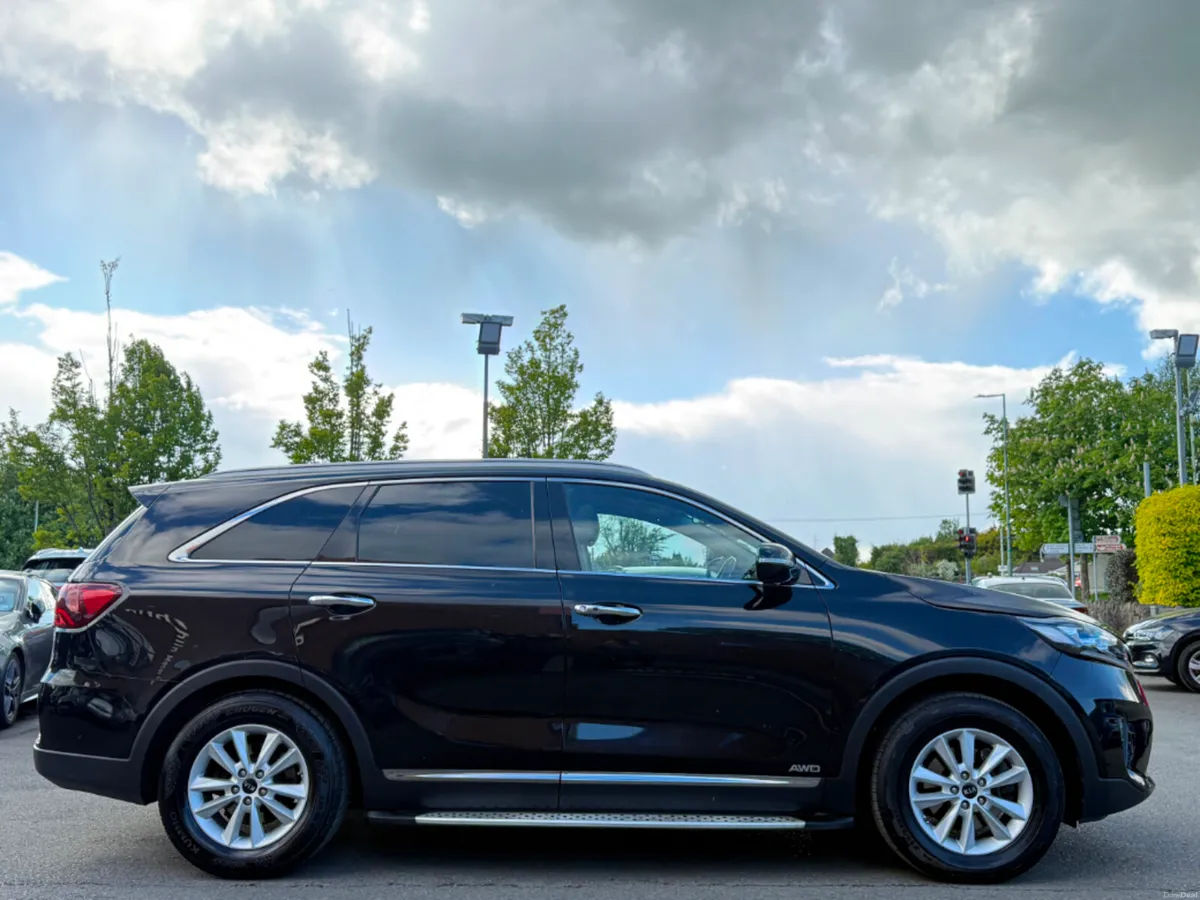 Kia Sorento K3 5DR 7 SEATER *HIGH SPEC & LOW KMS* - Image 4