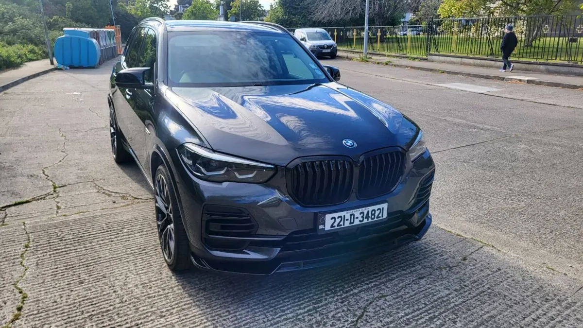 2022 BMW X5 3.0 45e X-Drive Plug In Hybrid - Image 2