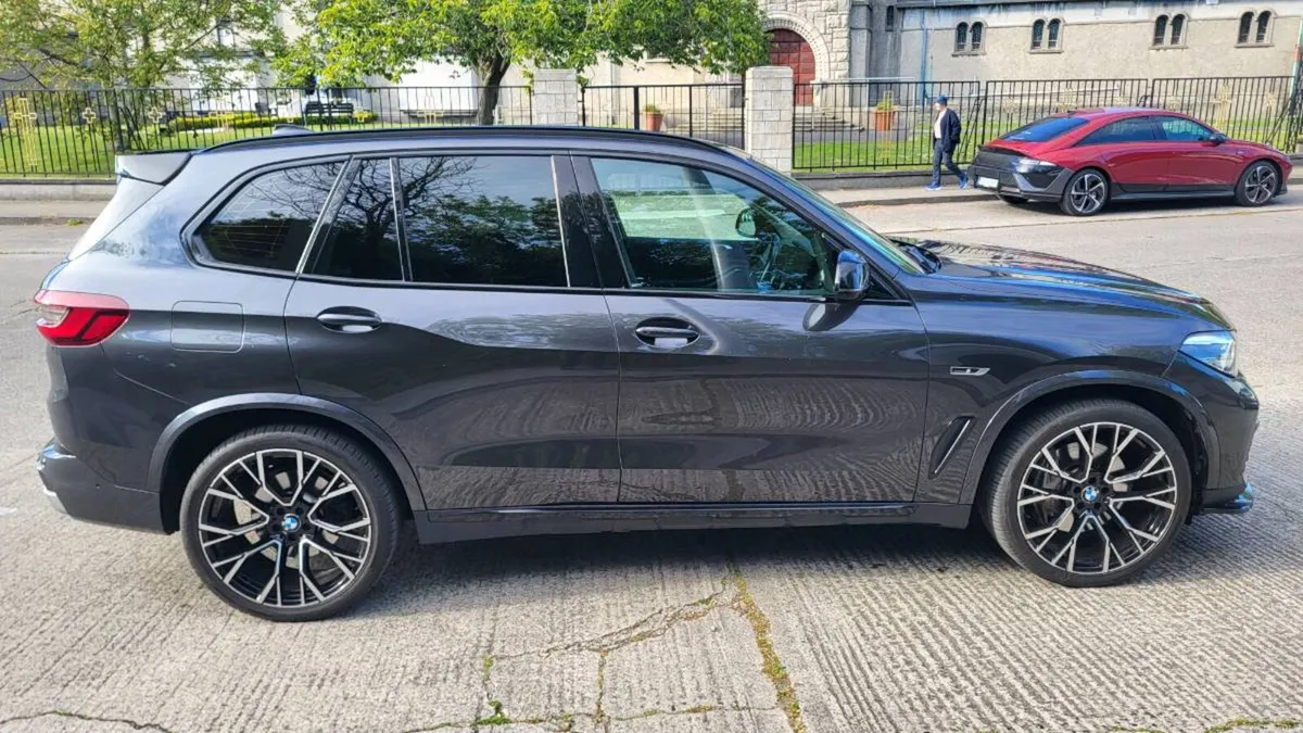 2022 BMW X5 3.0 45e X-Drive Plug In Hybrid - Image 3
