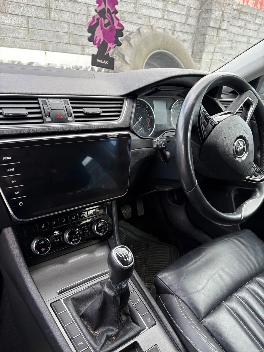 Skoda Superb 2020 - Image 2