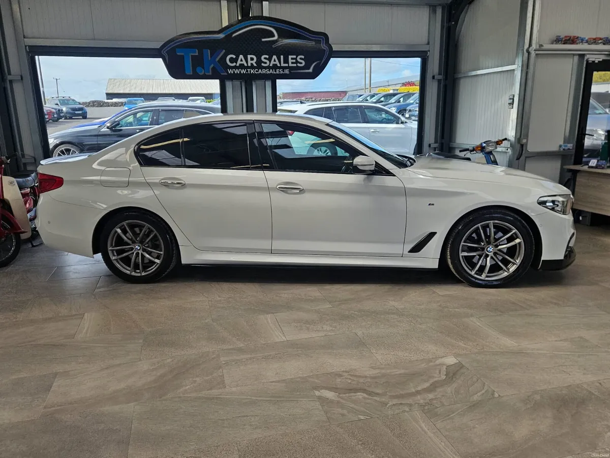 18 BMW 520 D M-SPORT - Image 2