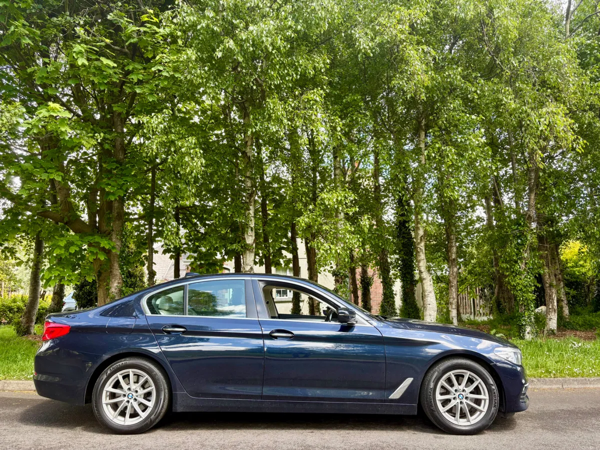 2017 BMW 5-Series 520d - Image 2