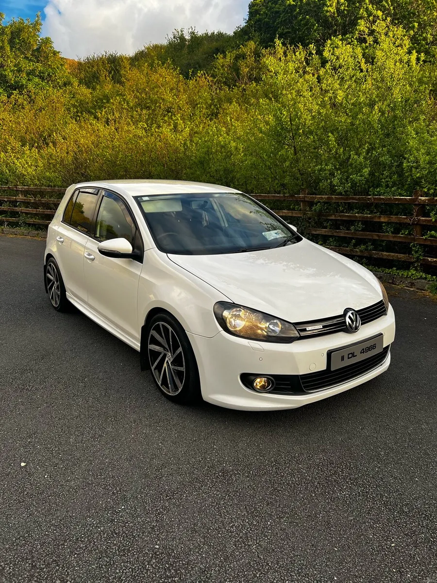 2011 Volkswagen Golf - Image 1