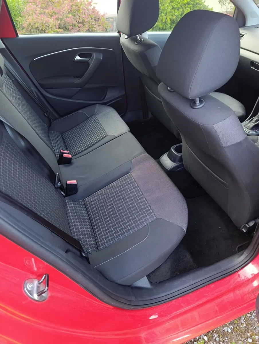 Volkswagen Polo 2015 - Image 2