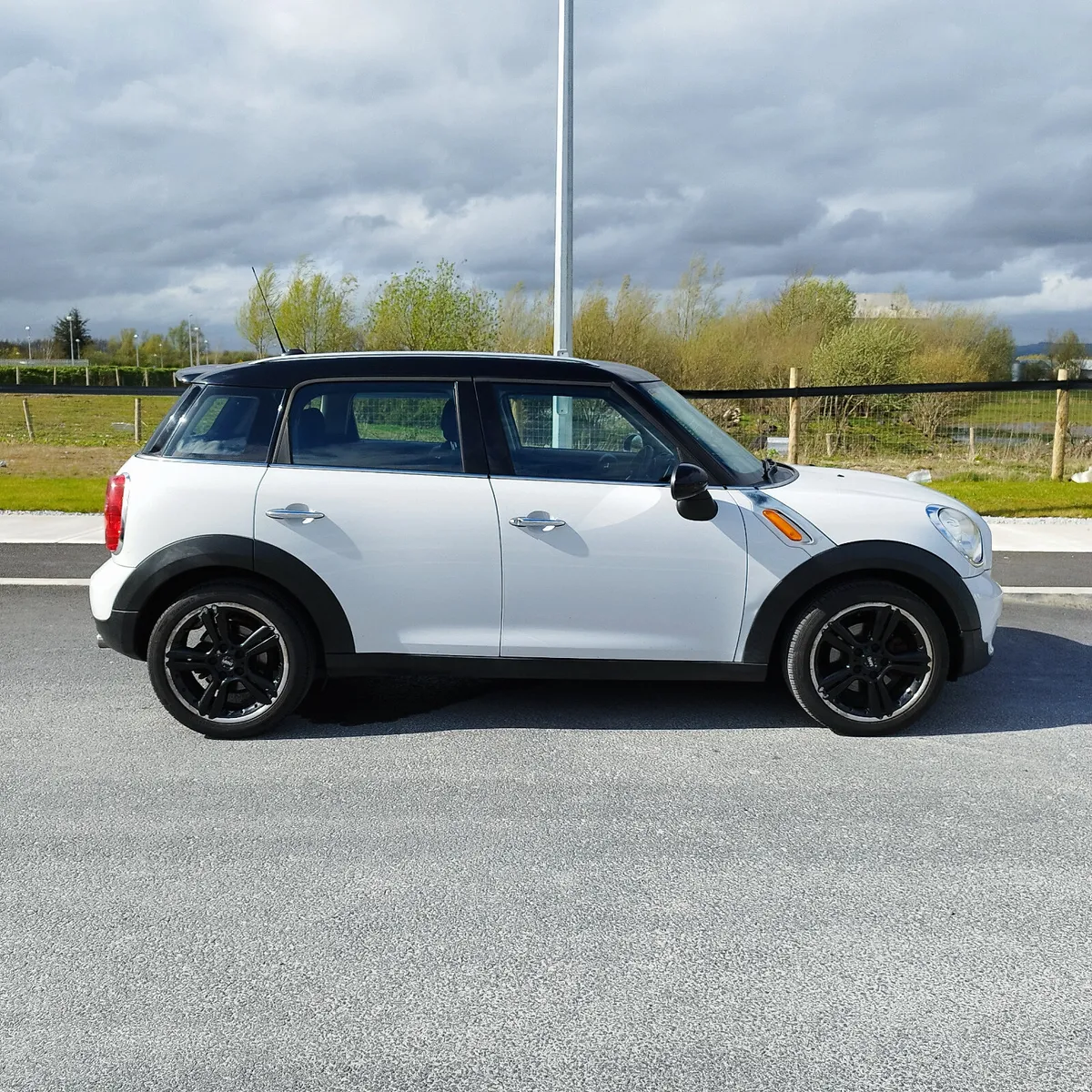 2012 Mini Countryman Cooper 1.6 - Image 2