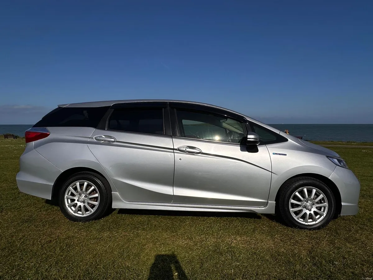 2016 Honda Shuttle Hybrid Auto Estate, Huge Boot - Image 3