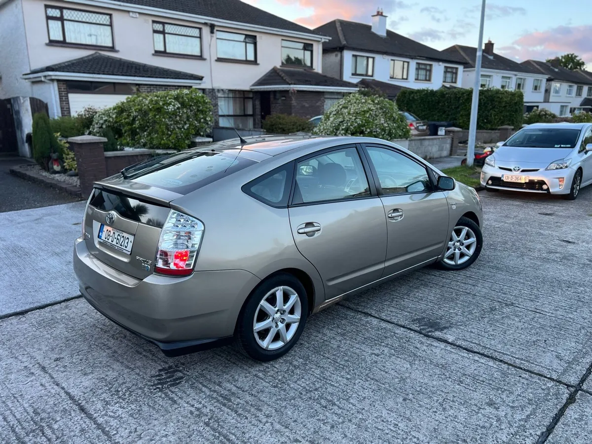 Toyota Prius - Image 2