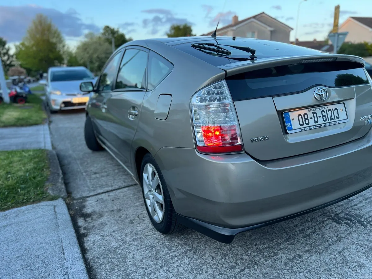 Toyota Prius - Image 4