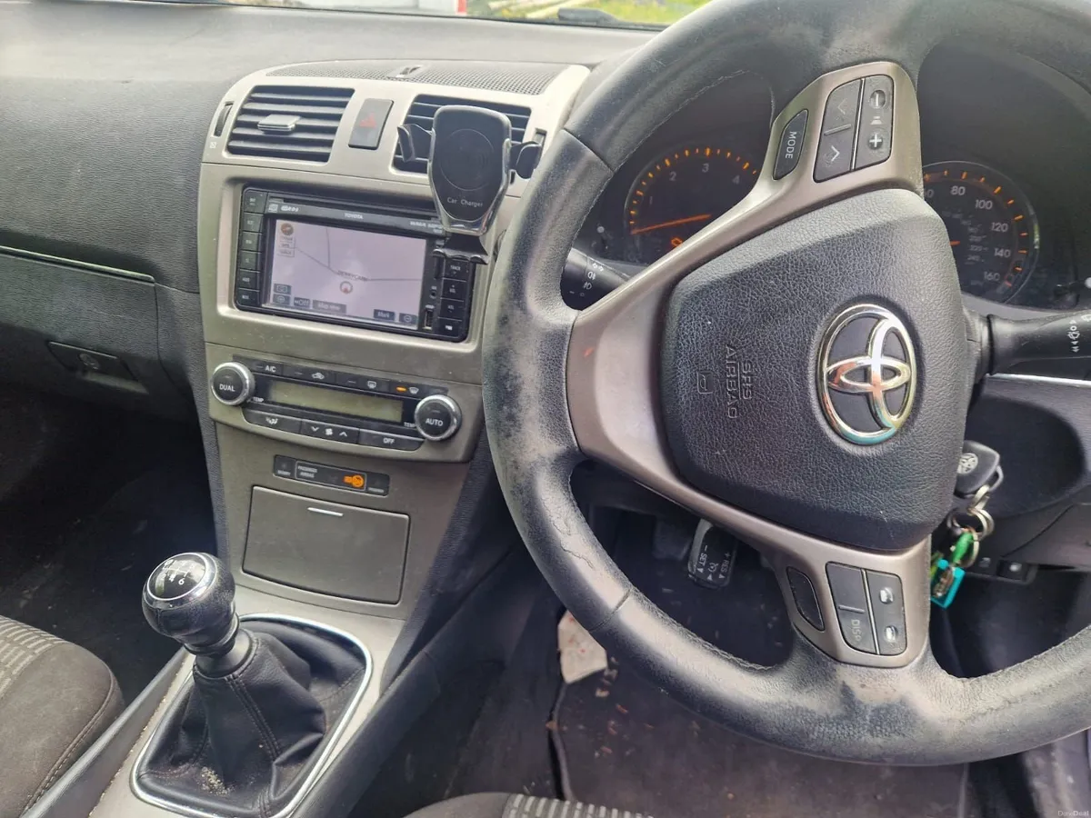 Toyota Avensis 2011 - Image 2