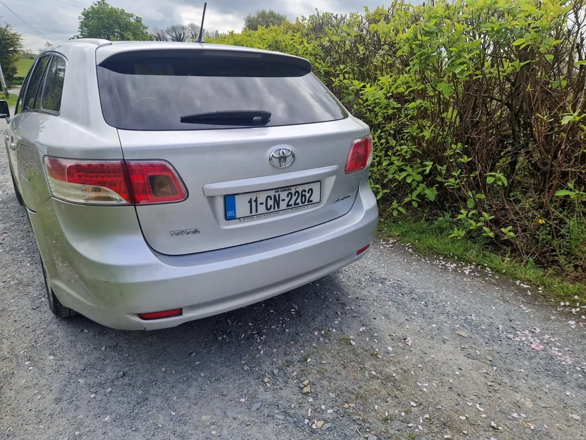 Toyota Avensis 2011 - Image 4