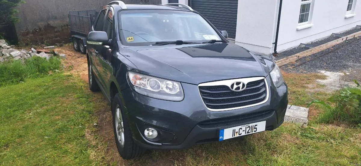 Hyundai Santa Fe 7 seater Jeep 4WD - Image 4