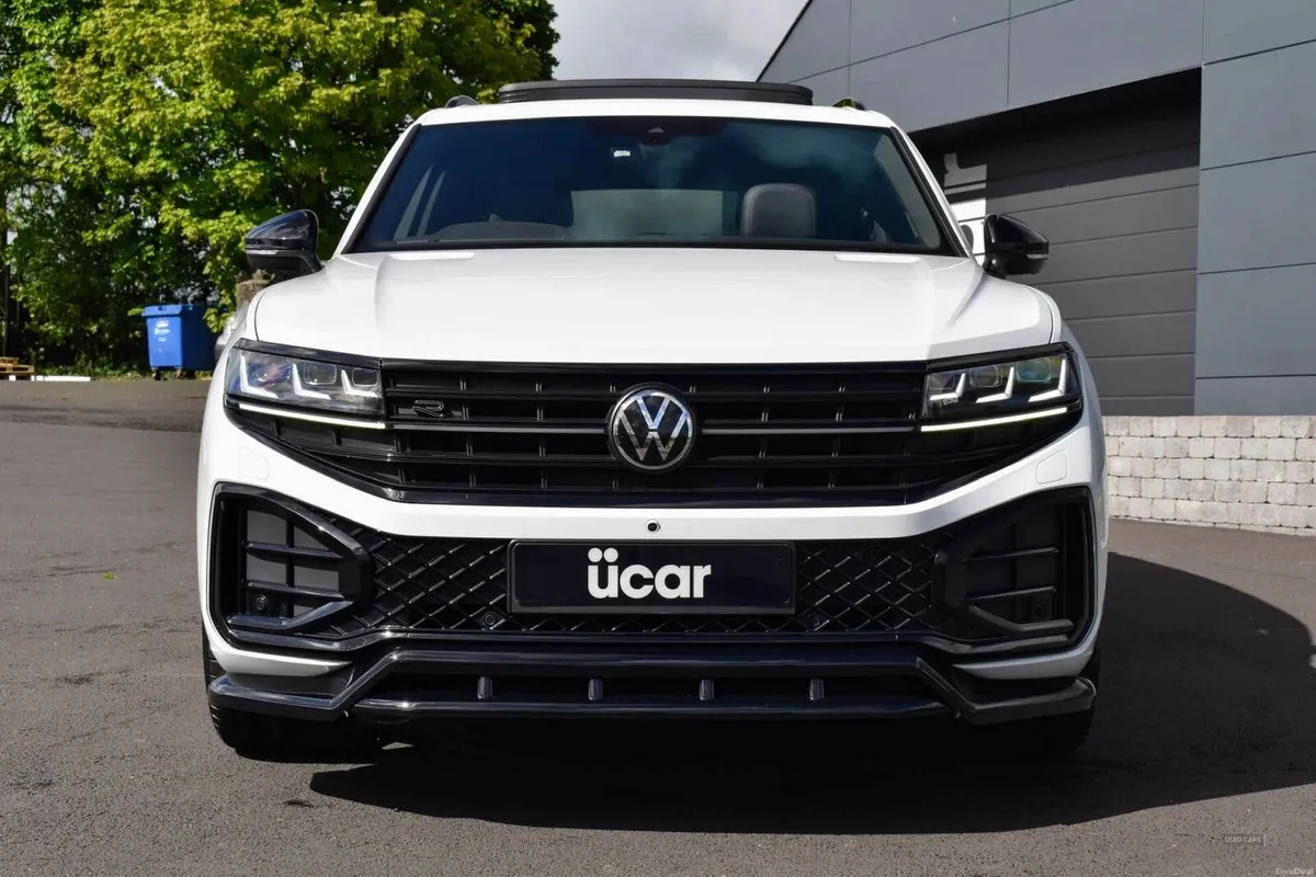 Volkswagen Touareg 3.0 Touareg V6 Black Edition TD - Image 2