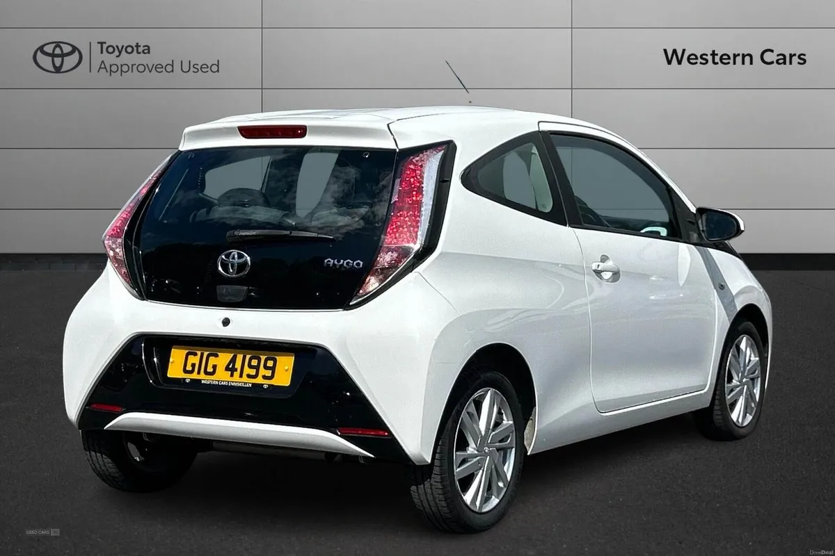 Toyota Aygo 1.0 VVT-i x-pression Euro 5 3dr Euro 5 - Image 2