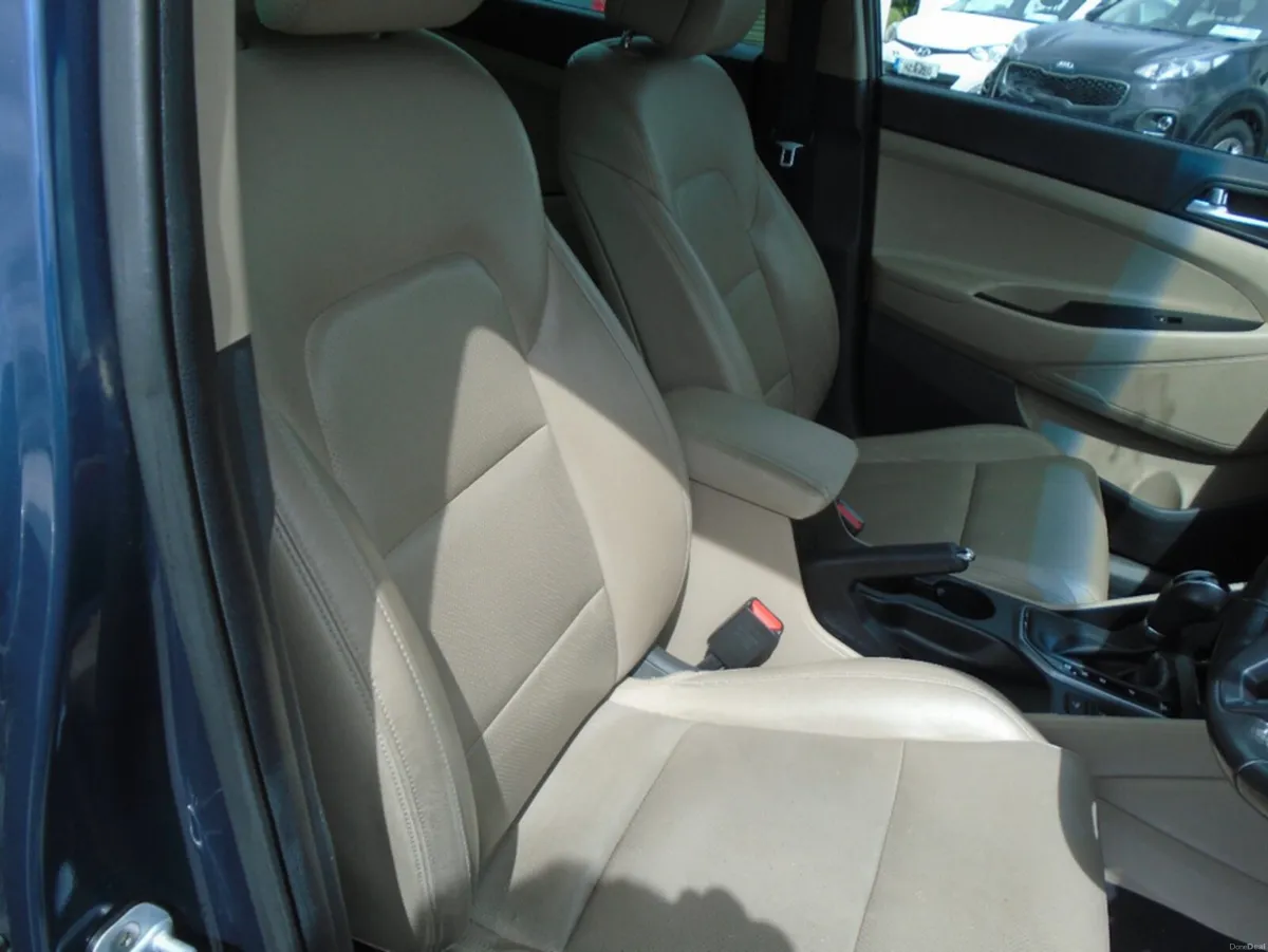 Hyundai Tucson 2WD EXECUTIVE 5DR AUTO High Spec - Image 3