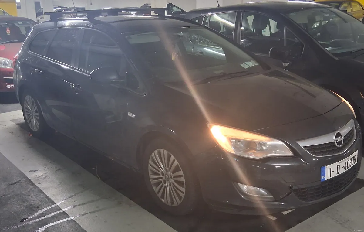 Opel Astra 2011 - Image 2