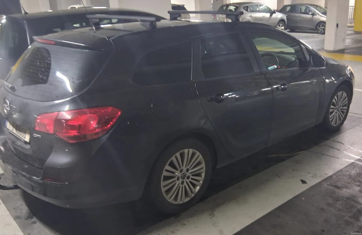 Opel Astra 2011 - Image 4