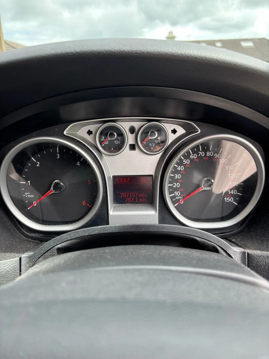 2011 Ford Focus Zetec 1.6 TDCi - Image 4