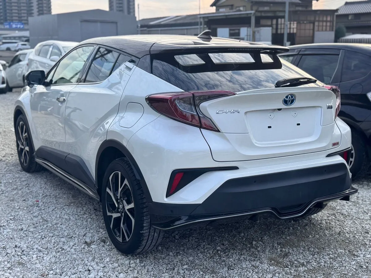 Car - Image 4