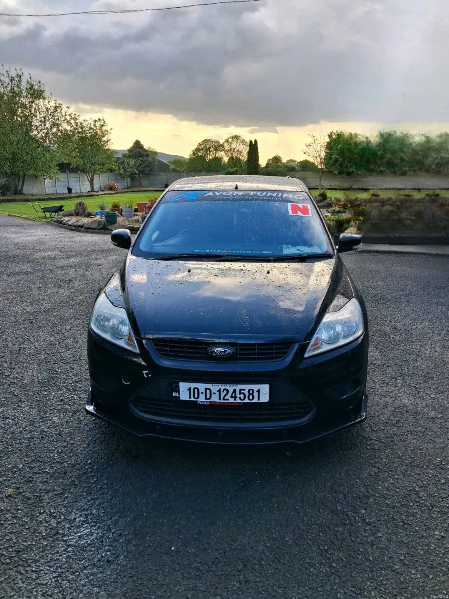 Ford Focus 2010 - Image 2