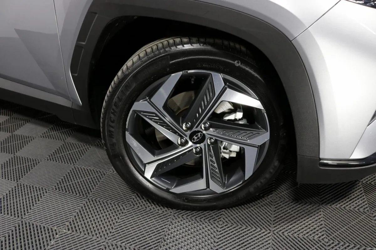 Hyundai Tucson PLUG IN HYBRID EXEC PLUS 4WD 1.6L P - Image 2