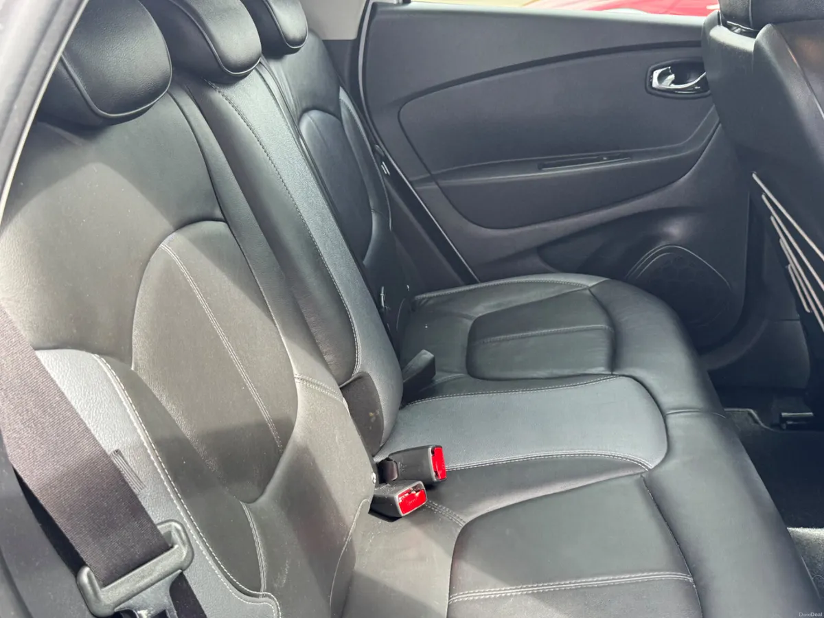 Renault Captur 2017 low milage.  Top spec - Image 2