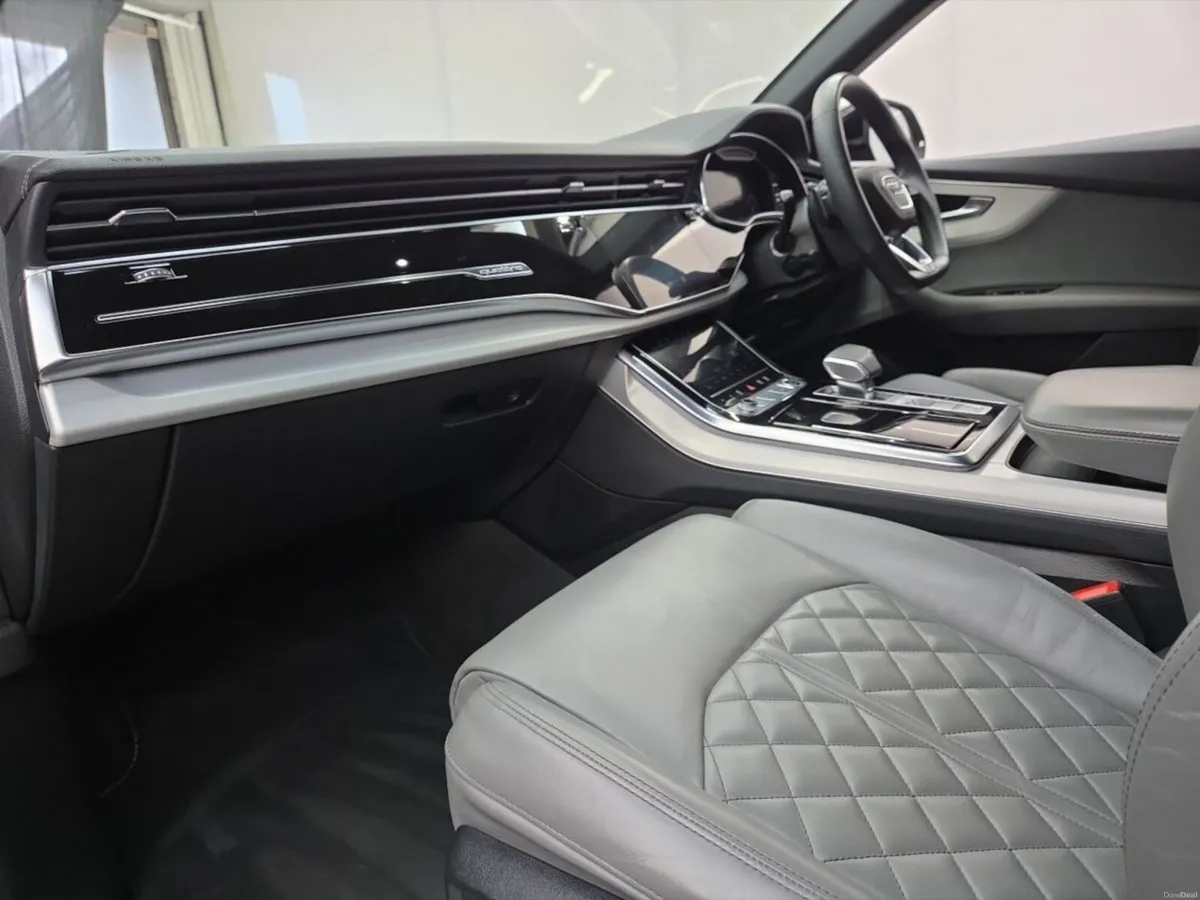 Audi Q8 3.0TDI 45 Quattro S Line Black Edition S-T - Image 4
