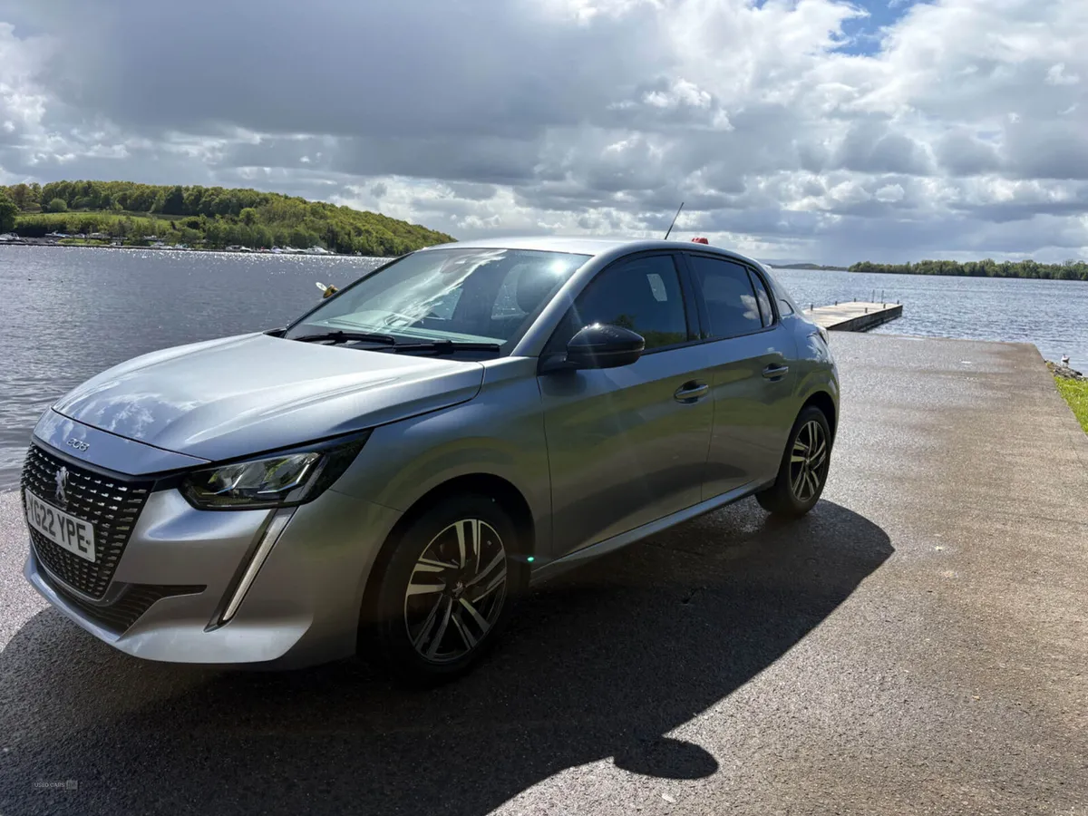 Peugeot 208 DIESEL HATCHBACK - Image 3