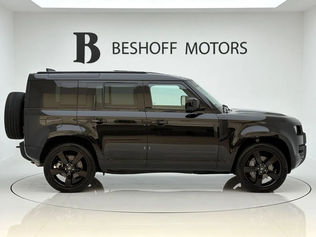 Land Rover Defender P300e X-DYNAMIC HSE=HUGE SPEC/ - Image 4
