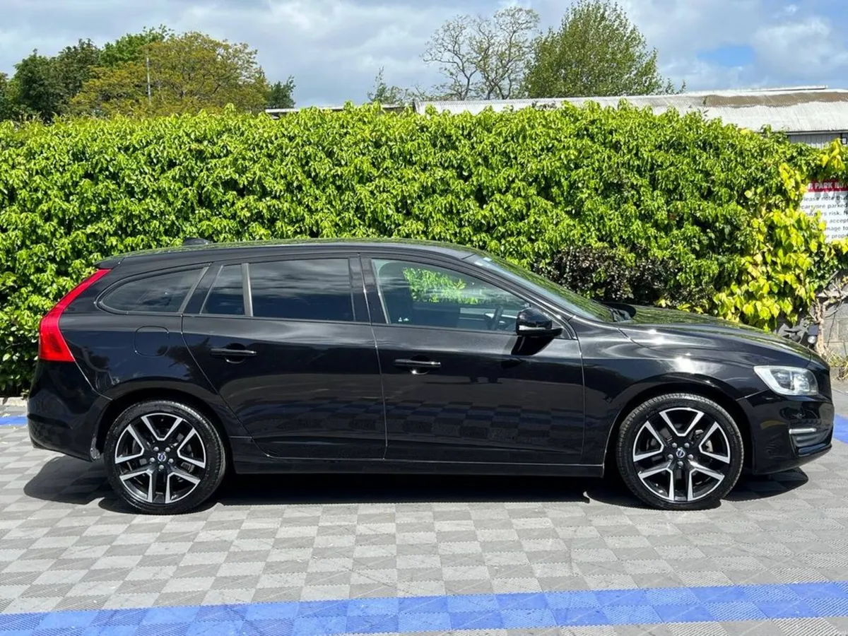 Volvo V60 D4 2.0 D // REVERSE CAMERA // SERVICE HI - Image 2