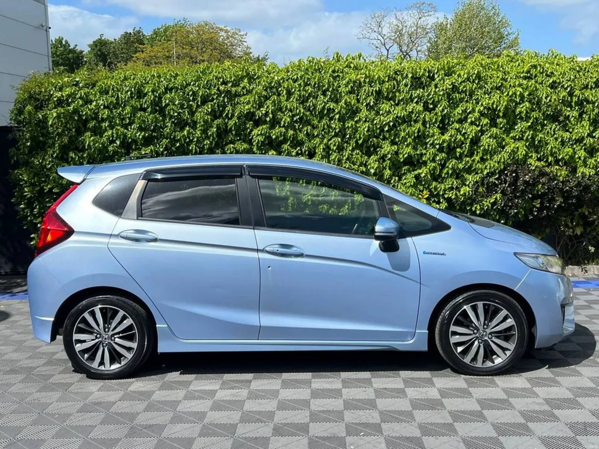Honda Fit SPORT 1.5 HYBRID AUTO // DIAMOND CUT ALL - Image 2